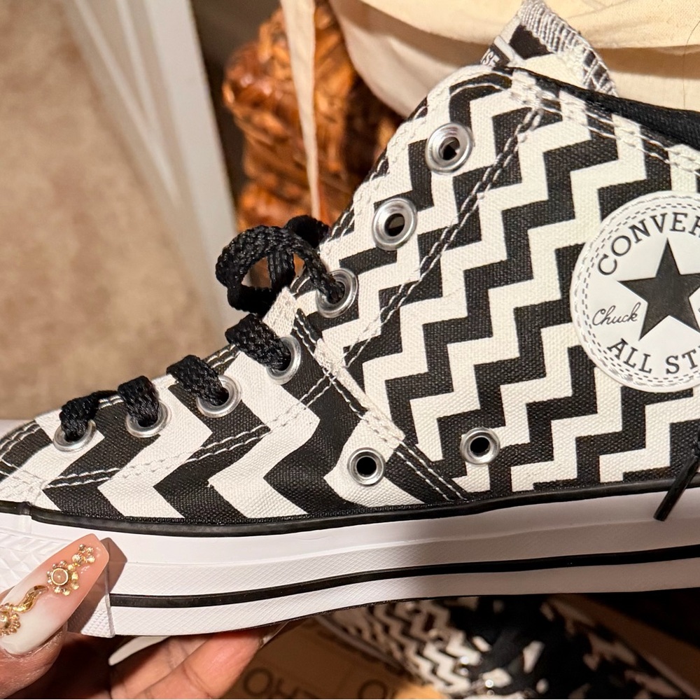 Converse Zigzag Pattern Sneakers brand new - Picture 5 of 8